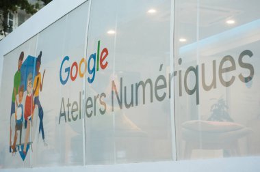 Bilgi kamyonundaki reklam tabelasını Google 'da ara