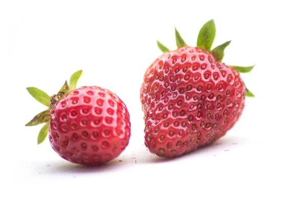 Nahaufnahme Von Bio Erdbeeren Auf Weißem Hintergrund — Stockfoto
