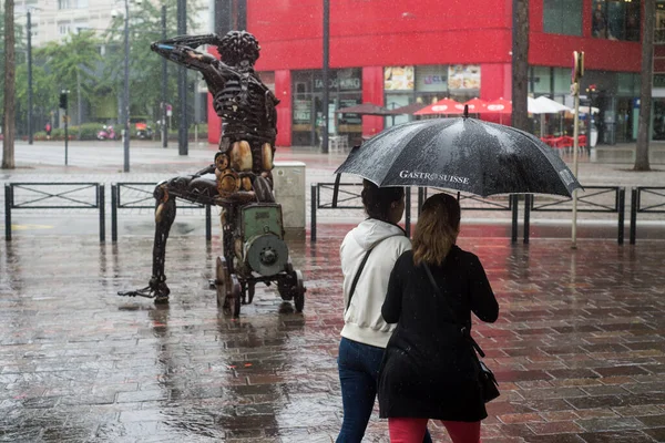 Mulhouse Frankreich Juni 2020 Porträt Von Frauen Die Bei Regentag — Stockfoto