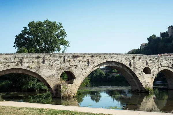 Einzelhandel Der Alten Römischen Brücke Und Kathedrale Nazaire Hintergrund Beziers — Stockfoto