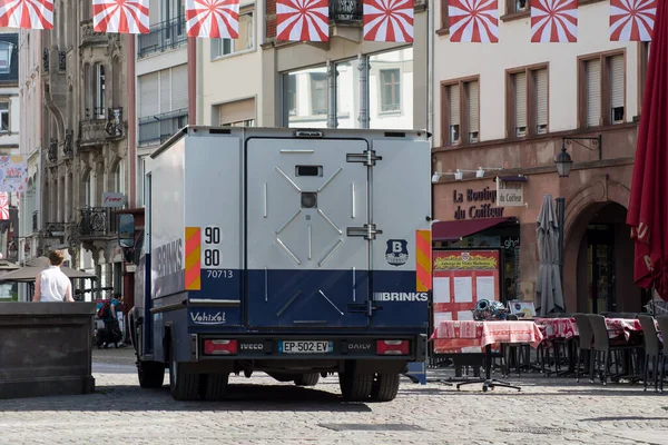Mulhouse - Fransa - 20 Temmuz 2020 Brinks Şirketi 'nin banka kamyonuna bakış açısı