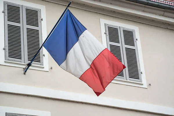 Primo Piano Della Bandiera Francese Nell Edificio Storico — Foto Stock