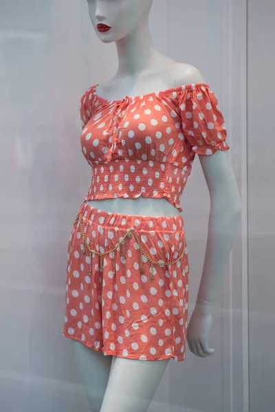 Крупный План Оранжевого Белья Коротышкой Манекене Салоне Модного Магазина — стоковое фото