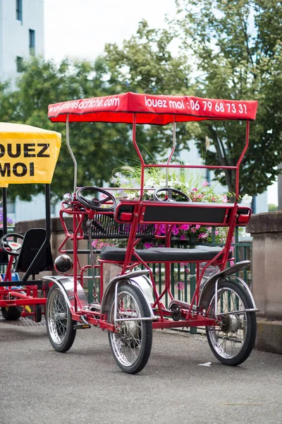 Mulhouse França Agosto 2020 Vista Bicicleta Quadriciclo Vermelha Para Alugar — Fotografia de Stock