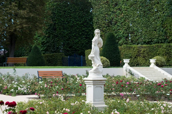 Vista Della Statua Marmo Giardino Alla Francese — Foto Stock