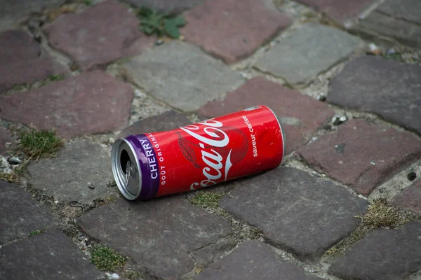 Mulhouse France Серпня 2020 Закриття Банки Кока Коли Вулиці Бруківці — стокове фото