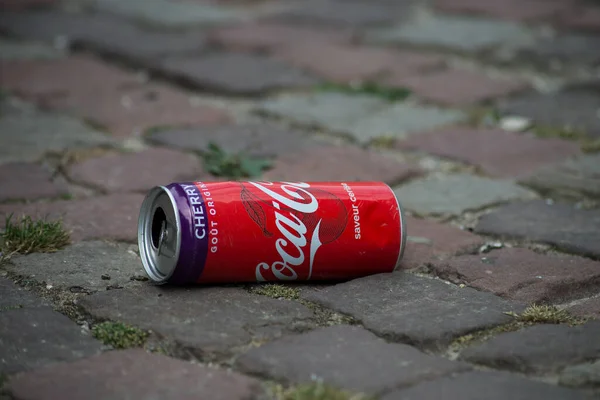 Mulhouse Franciaország Augusztus 2020 Closeup Coca Cola Can Abandonned Street — Stock Fotó