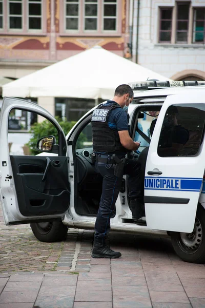 Mulhouse France Серпня 2020 Портрет Муніципального Поліцейського Телефону Поліцейського Автомобіля — стокове фото