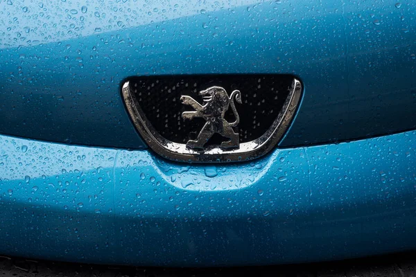 Mulhouse France August 2020 Closeup Rain Drops Front Car Blue — 图库照片