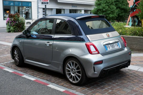 Mulhouse Frankrijk September 2020 Achteraanzicht Fiat Abarth 595 Bicolor Geparkeerd — Stockfoto