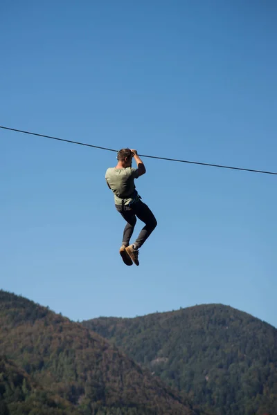 Kruth Frankrijk September 2020 Portret Van Mens Afdalen Een Ziplijn — Stockfoto