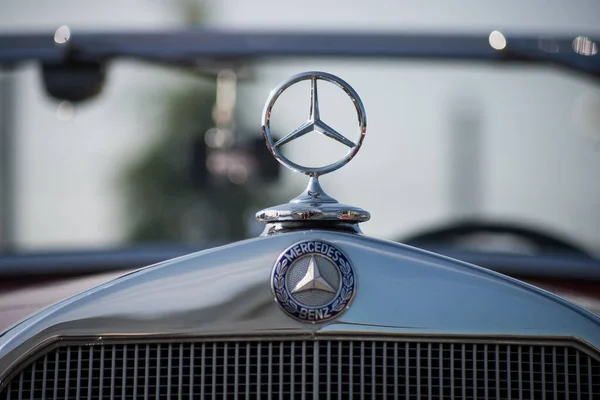 Mulhouse Fransa Eylül 2020 Caddeye Park Edilmiş Mercedes Logosu — Stok fotoğraf