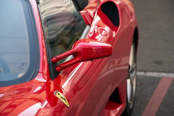 Mulhouse France Вересня 2020 Закриття Знака Дзеркалі Червоного Кабріолета Ferrari — стокове фото