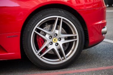 Mulhouse - Fransa - 20 Eylül 2020 - Üstü açık kırmızı Ferrari F430 'un kapanışı