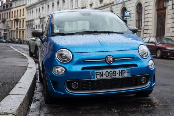 Mulhouse Francie Září 2020 Přední Pohled Modrou Fiat 500 Zaparkovanou — Stock fotografie