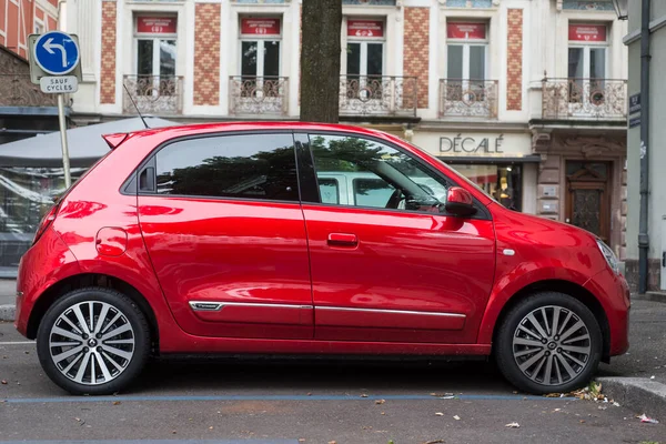 Mulhouse Frankrike September 2020 Profil Över Röd Renault Twingo Parkerad — Stockfoto