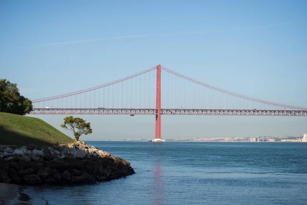 Lizbona Portugalia Września 2020 Panorama Słynnego Mostu Wiszącego Kwietnia Rzece — Zdjęcie stockowe