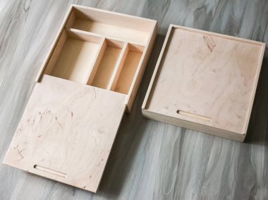 Mücevher, hediye, hatıra, para, fotoğrafçılar için fotoğraf depolamak üzere içi boş ahşap kutu.. 