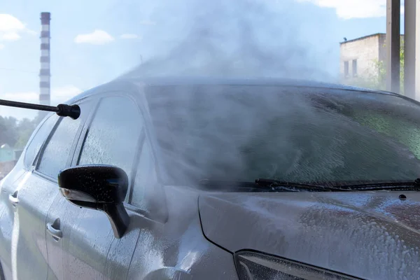 Grodno Weißrussland 2020 Waschen Eines Silbernen Renault Kaptur Ersten Sommertag — Stockfoto