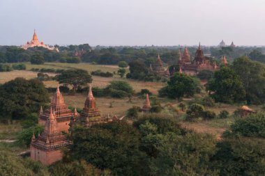 Myanmar, Burma Asya 'da Şafak Pagodas stupaları ve Bagan tapınakları