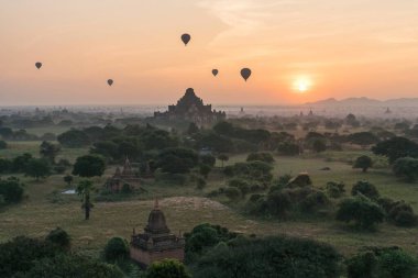 Myanmar, Burma Asya 'da Şafak Pagodas stupaları ve Bagan tapınakları