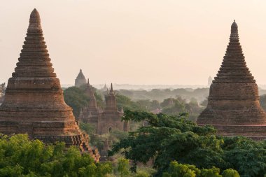 Myanmar, Burma Asya 'da Şafak Pagodas stupaları ve Bagan tapınakları