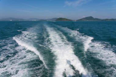 Tayland 'daki Koh Phi Adası' na feribot.