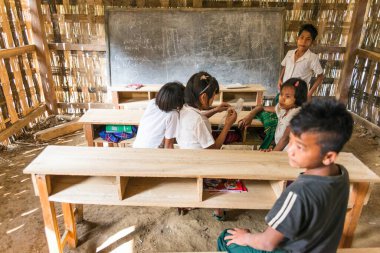 MRAUK U, RAKHINE State / MYANMAR - 7 Aralık 2015: Mrauk U, Rakhine state Myanmar Asia