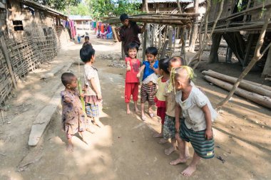 MRAUK U, RAKHINE State / MYANMAR - 7 Aralık 2015: Mrauk U, Rakhine state Myanmar Asia