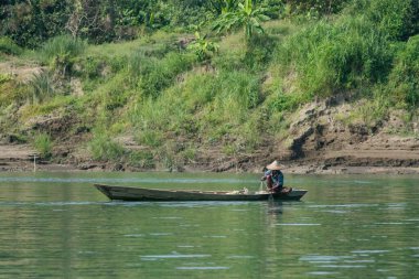MRAUK U, RAKHINE Eyaleti / MYANMAR - 6 Aralık 2015: Myanmar Asya 'da Mrauk U' da Henkayaw Nehri