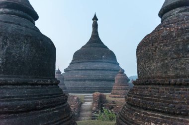 Mrauk u köyü, Rakhine Eyaleti Myanmar Asya 'daki budalalar ve pagodalar.