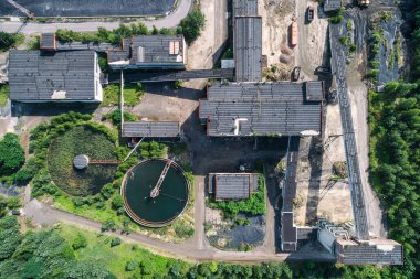 Sedimentasyon tankı ısıtma tesisi elektrik santrali Siersza Polonya hava aracı görüşünde