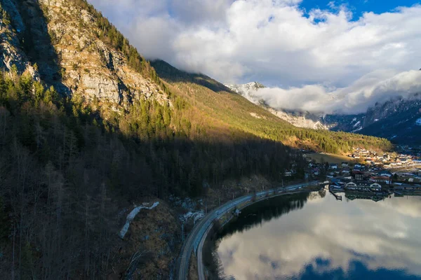 奥地利Salzkammergut的Obertraun Lake Hallstatt空中无人驾驶飞机照片 — 图库照片