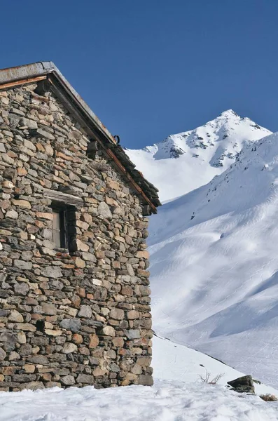 Πέτρινο Σπίτι Στο Valmeinier Βουνά Στη Χειμερινή Περιοχή Σκι Στις — Φωτογραφία Αρχείου