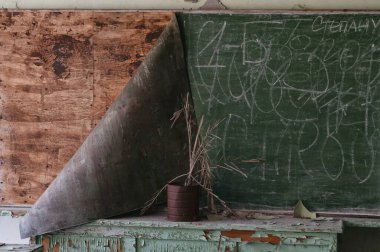 Prypiat 'taki sınıf, Çernobil Yasak Bölge. Ukrayna Sovyetler Birliği 'nde Çernobil Nükleer Santrali Yabancılaşma Bölgesi