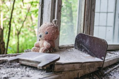 Oyuncaklar ve karyolalar, Prypiat 'taki anaokulu, Çernobil Yasak Bölge. Ukrayna Sovyetler Birliği 'nde Çernobil Nükleer Santrali Yabancılaşma Bölgesi