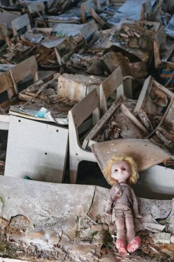 Oyuncaklar ve karyolalar, Prypiat 'taki anaokulu, Çernobil Yasak Bölge. Ukrayna Sovyetler Birliği 'nde Çernobil Nükleer Santrali Yabancılaşma Bölgesi