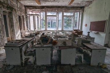 Oyuncaklar ve karyolalar, Prypiat 'taki anaokulu, Çernobil Yasak Bölge. Ukrayna Sovyetler Birliği 'nde Çernobil Nükleer Santrali Yabancılaşma Bölgesi