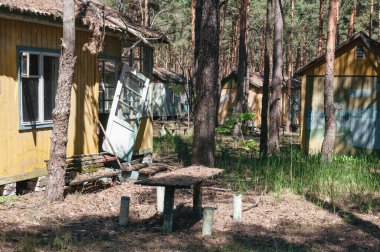 Prypiat, Çernobil 'deki Izumrudnoe Zümrüt tatil beldesi. Ukrayna Sovyetler Birliği 'nde Çernobil Nükleer Santrali Yabancılaşma Bölgesi