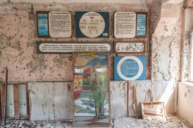 Prypiat, Çernobil Yasak Bölgesi 'nde terk edilmiş eski Çernobil-2 Duga Radar Sistemi. Ukrayna Sovyetler Birliği 'nde Çernobil Nükleer Santrali Yabancılaşma Bölgesi