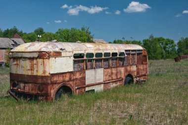 Prypiat, Çernobil Yasak Bölgesi 'nde terk edilmiş radyoaktif tasfiye araçları. Ukrayna Sovyetler Birliği 'nde Çernobil Nükleer Santrali Yabancılaşma Bölgesi