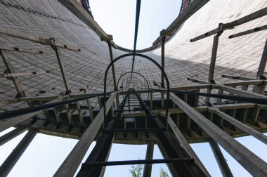 Pripyat, Çernobil Yasaklama Bölgesi 'nde soğutma reaktörleri yığını. Ukrayna Sovyetler Birliği 'nde Çernobil Nükleer Santrali Yabancılaşma Bölgesi