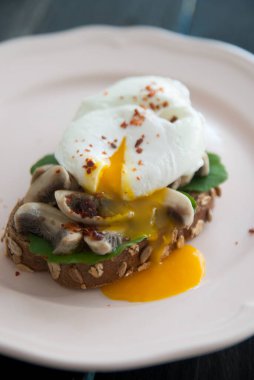 Şeffaf Kasede Beyaz Yumurtalar 