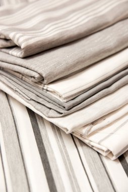 Siyah, Mavi ve Kırmızı Çizgili Kumaş. Tekstil Ürünleri