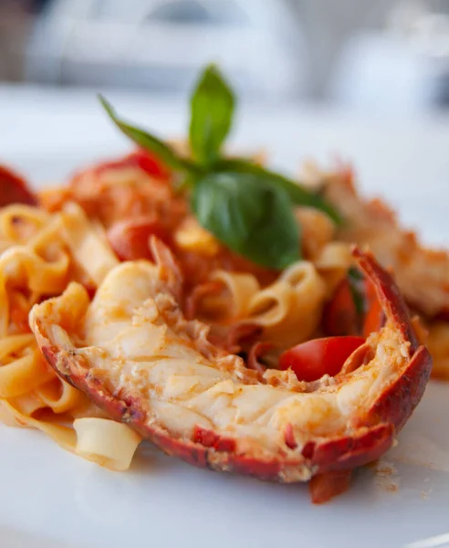 Fettuccine Tomate Con Langosta Adornado Una Placa — Foto de Stock