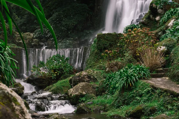 Portekiz, Azores Adaları 'nın güzel panoramik şelalesi