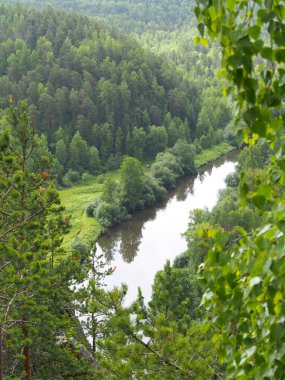 Dağdan kıvrımlı nehre görüntü- Fotoğraf