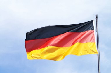 Almanya 'nın bayrağı gökyüzünde dalgalanırken