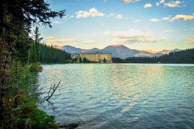 Lake Louise ve Fairmont Chateau Hotel, Kanada Rockies, Banff Ulusal Parkı, Alberta, Kanada 