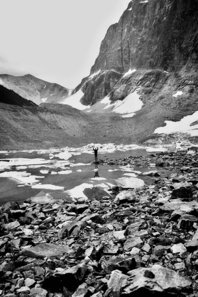 Zwart-wit weergave genomen in Mount Edith Cavell in de Rocky Mountains, Jasper Nationaal Park, Alberta, Canada. — Stockfoto